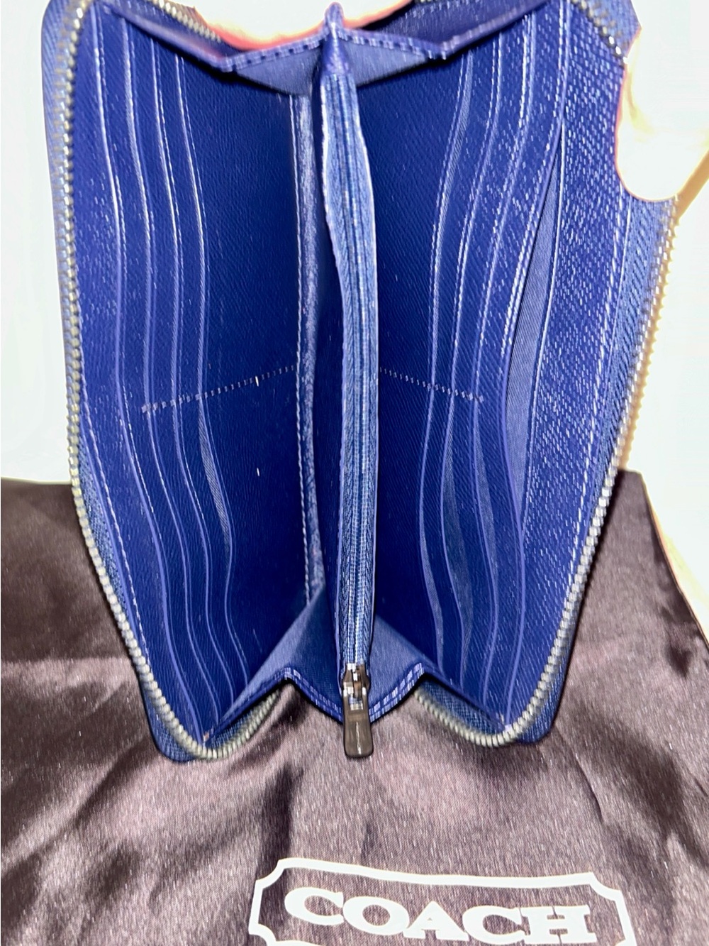 Coach Star Wars x Accordion Zip Wallet Cadet Navy with Glitter. Collector Piece - Picture 9 of 11